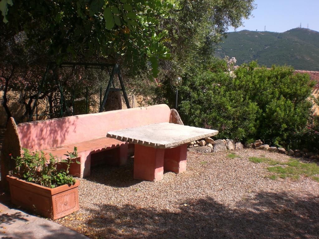 Hotel Turismo Rurale Montitundu Portisco Exterior photo